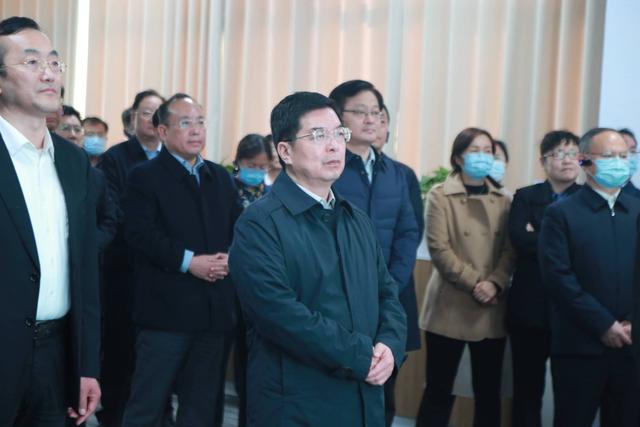 觀摩市中區(qū)中海生物微生物培養(yǎng)基、診斷試劑生產(chǎn)項(xiàng)目。